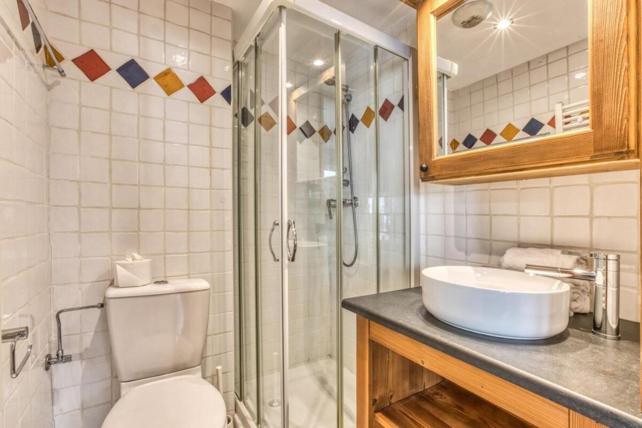 Vallet- Newly Renovated 2 Bedroom Nestled Just Off The Main Street * Chamonix Mont Blanc